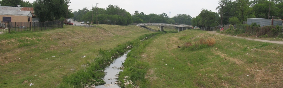 Alazan Creek at Zarzamora Bridge